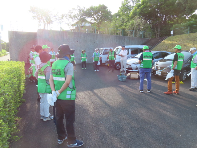 7.6 ごみ拾い (1).JPG