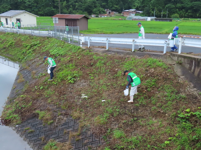 7.5 ごみ拾い（大草） (9).JPG